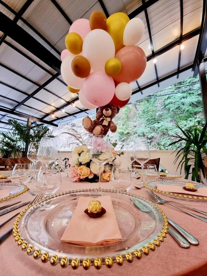 Hotel Holiday Maria Băile Herculane المظهر الخارجي الصورة
