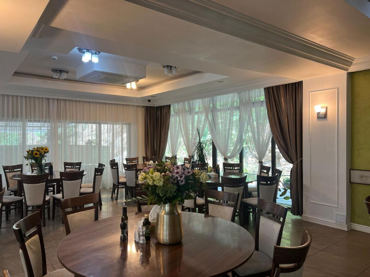 Hotel Holiday Maria Băile Herculane المظهر الخارجي الصورة