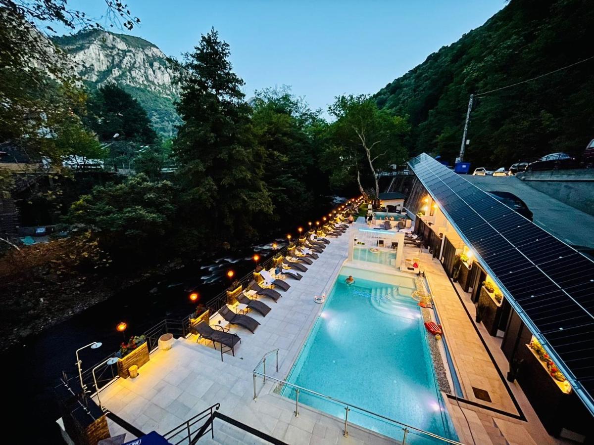 Hotel Holiday Maria Băile Herculane المظهر الخارجي الصورة