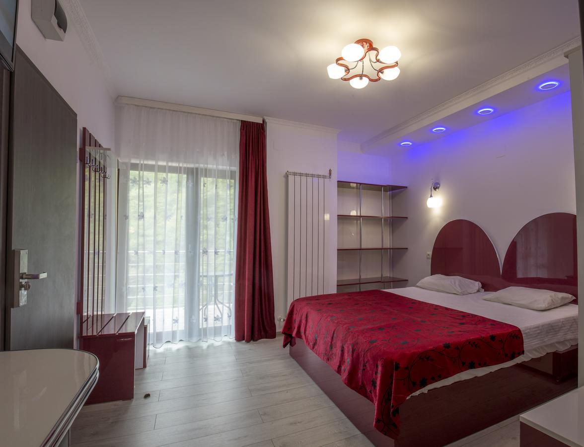 Hotel Holiday Maria Băile Herculane المظهر الخارجي الصورة