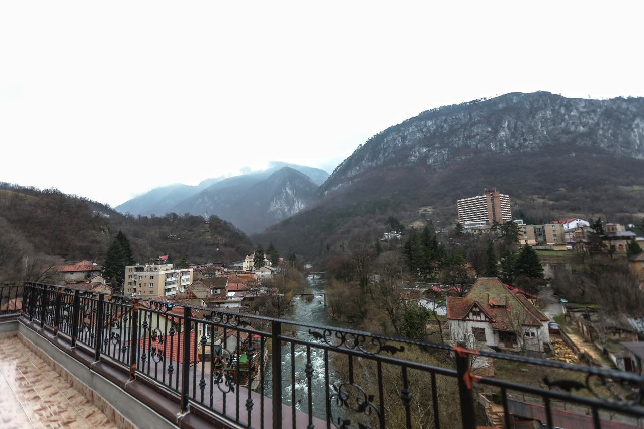 Hotel Holiday Maria Băile Herculane المظهر الخارجي الصورة