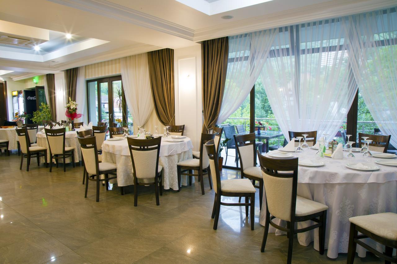 Hotel Holiday Maria Băile Herculane المظهر الخارجي الصورة
