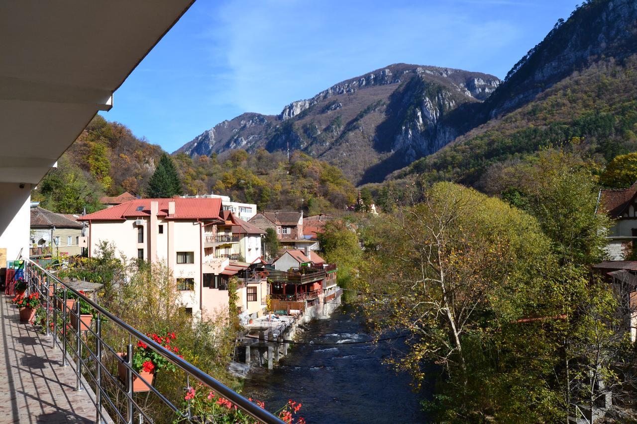 Hotel Holiday Maria Băile Herculane المظهر الخارجي الصورة