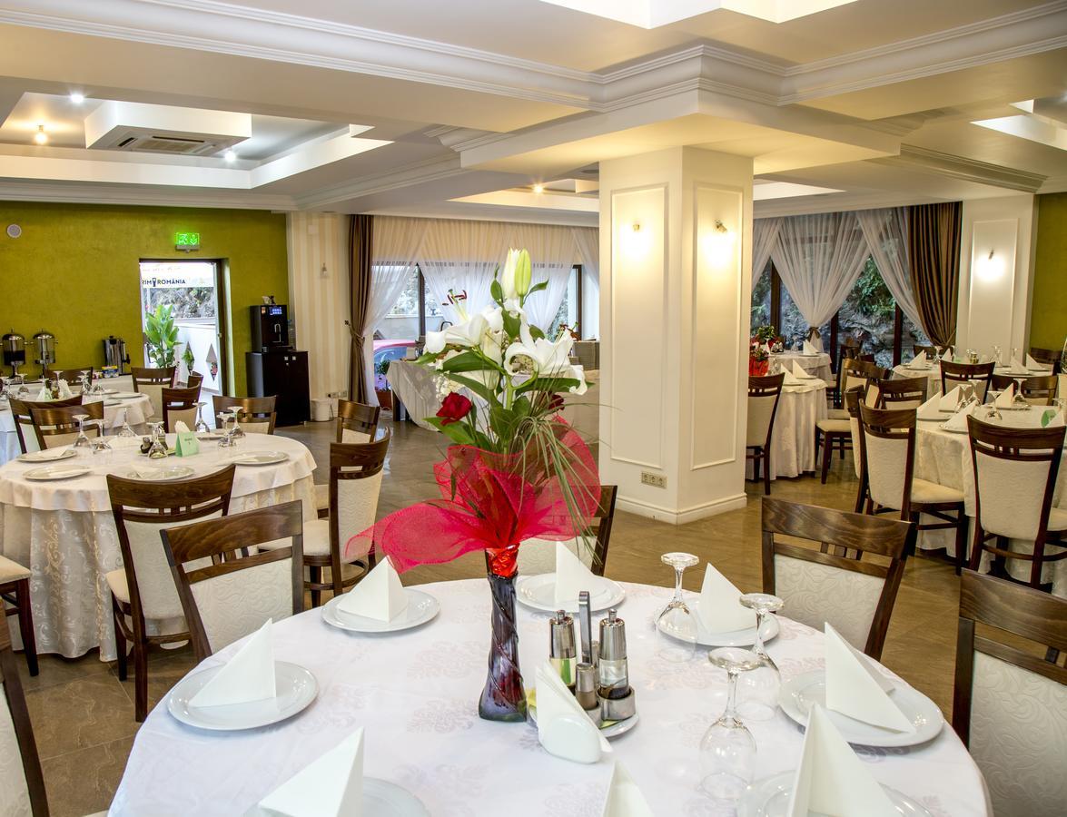 Hotel Holiday Maria Băile Herculane المظهر الخارجي الصورة