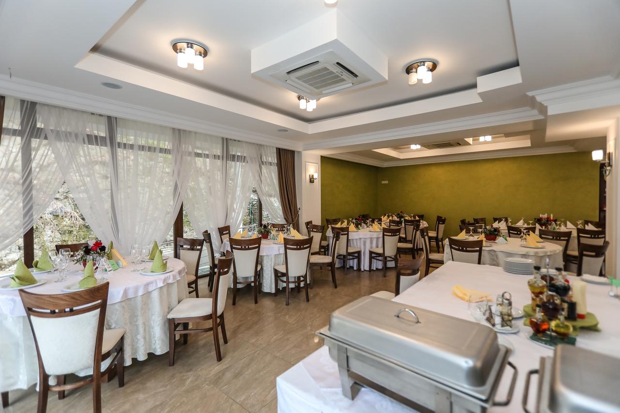Hotel Holiday Maria Băile Herculane المظهر الخارجي الصورة