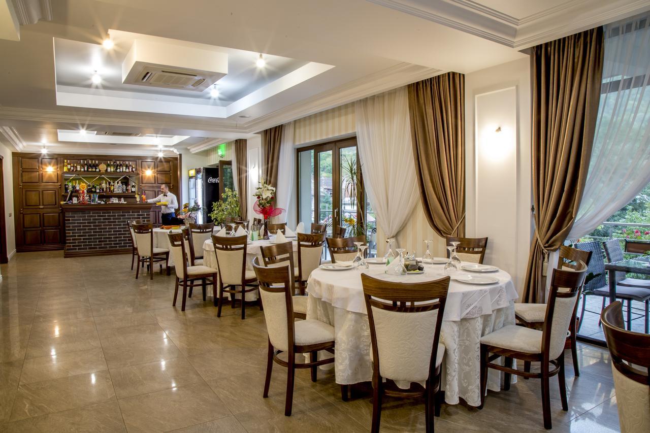 Hotel Holiday Maria Băile Herculane المظهر الخارجي الصورة