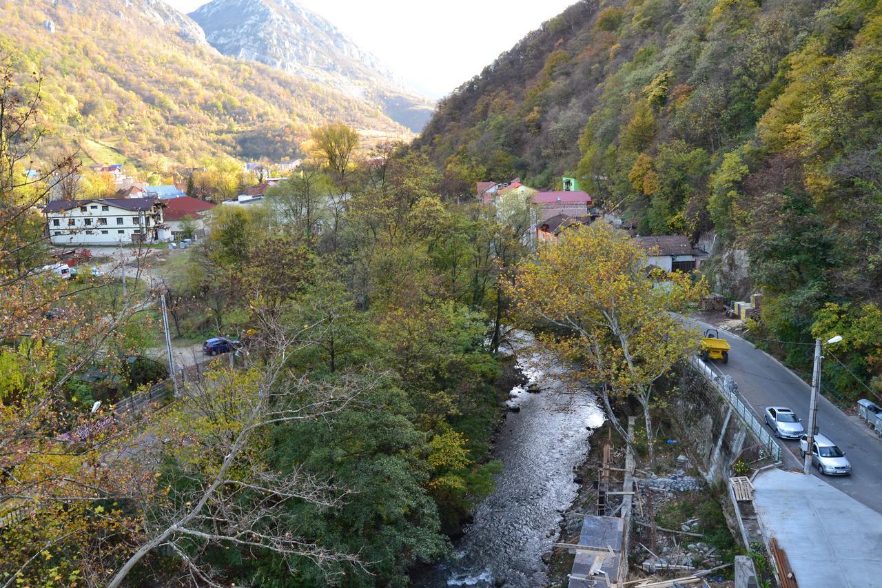 Hotel Holiday Maria Băile Herculane المظهر الخارجي الصورة